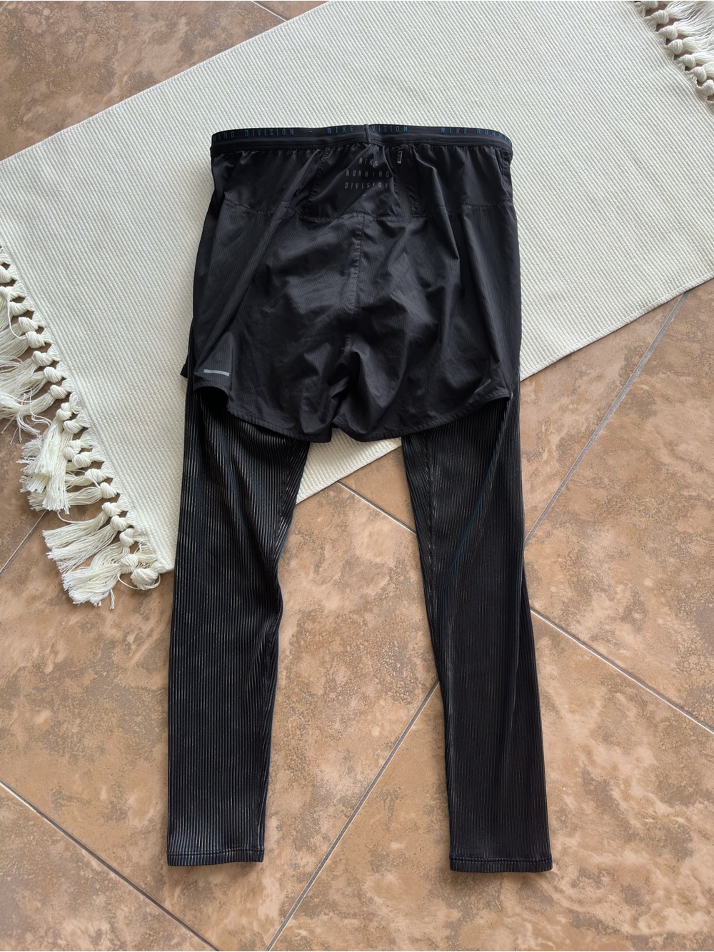 Nike Run Division Hybrid Black/Navy 2-in-1 Running Tights & Shorts - Picture 8 of 10
